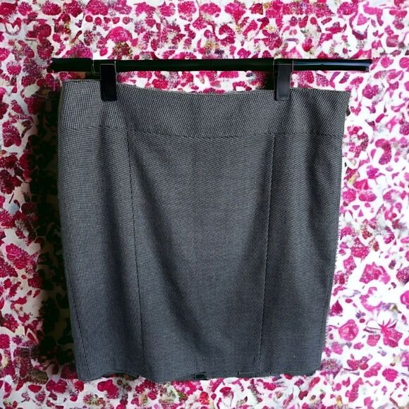 The Limited Ruffled Back Skirt Size 14 - Picture 2 of 5